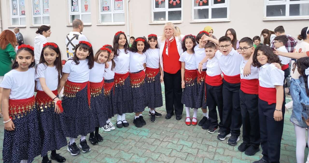 Dalaman’da 23 Nisan Coşkusu Okul Bahçesine Taştı 8